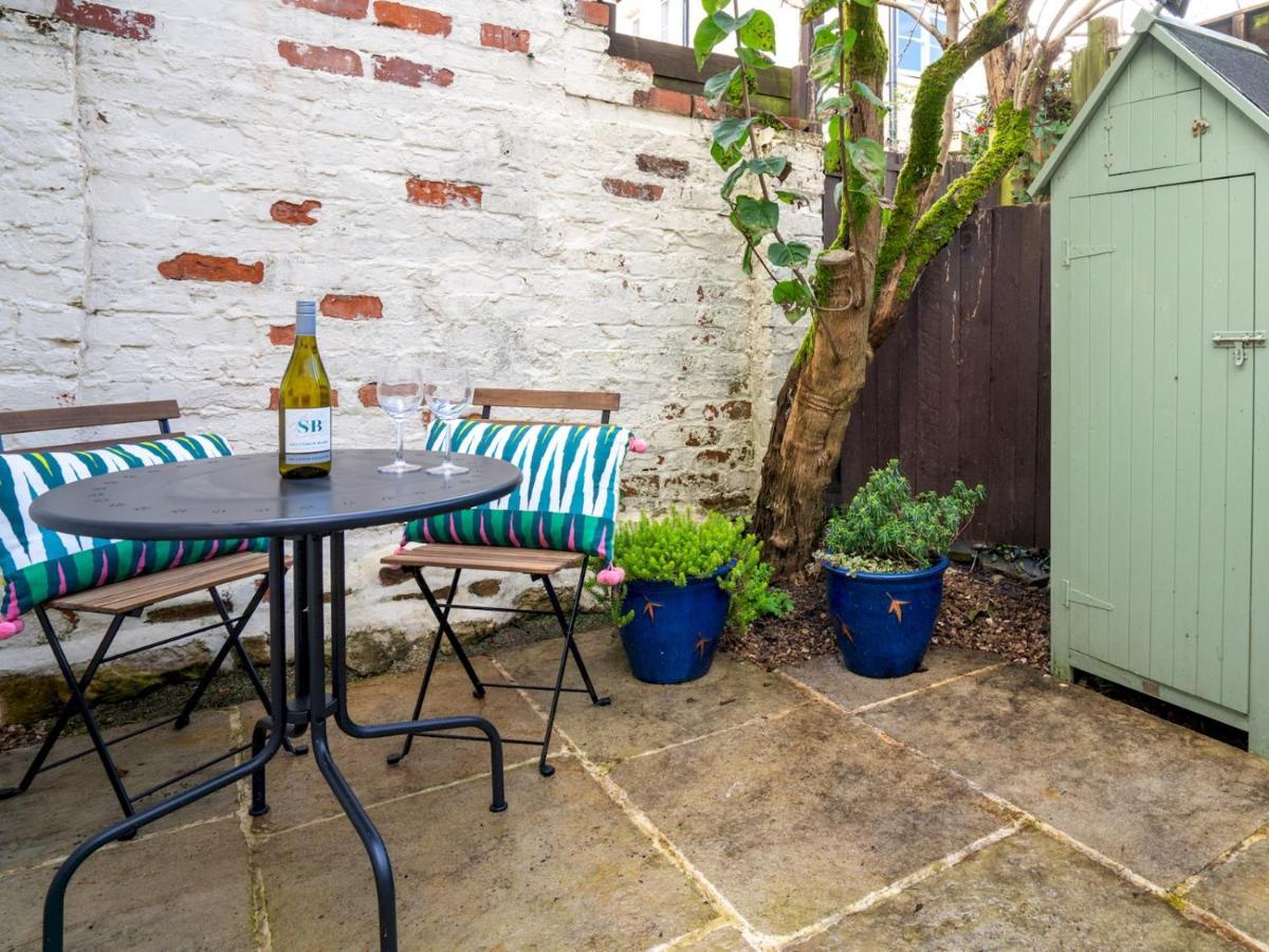 Quarry Cottage Courtyard Garden Pass The Keys Cirencester Exterior photo